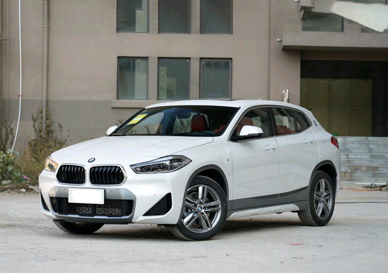 两厢车里面的空间怎么样我们来看一下宝马x2感觉怎么样