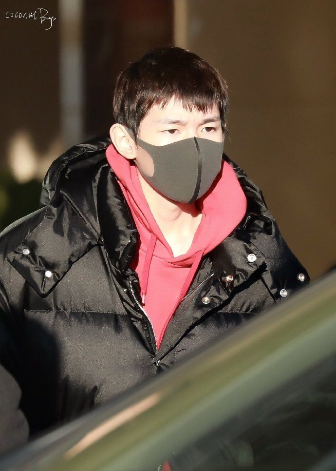 王源今日回国,福娃刘海保暖羽绒服,女孩子们"异国恋"结束啦