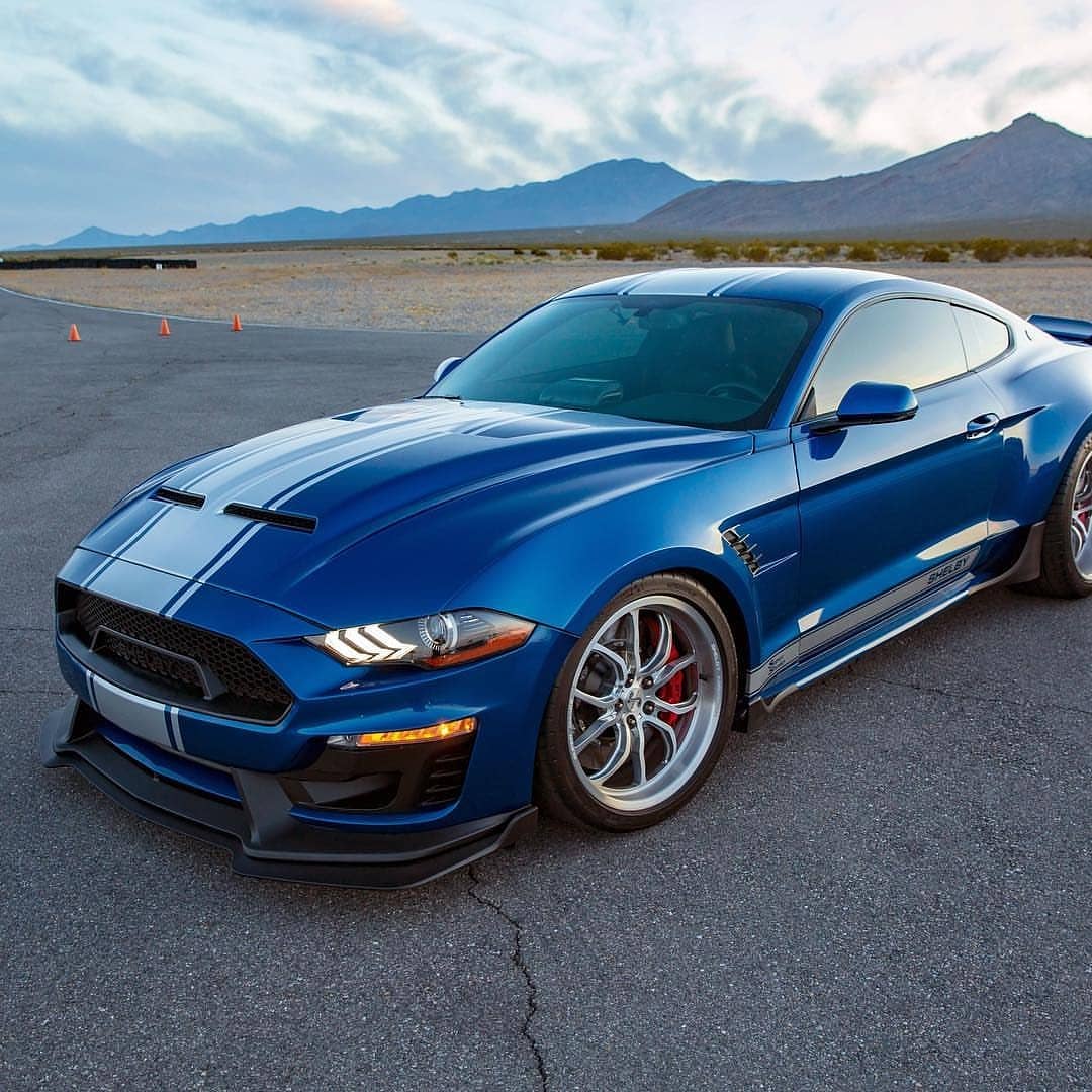 这是一辆马力达800匹的宽体福特mustangshelby