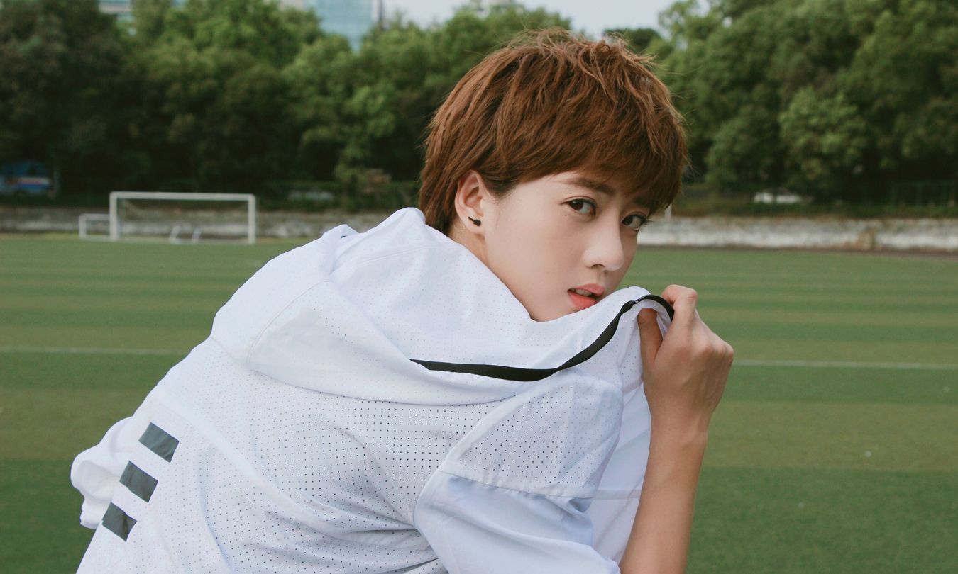 短发真我少女李凯馨曝操场写真少年的你如此美丽