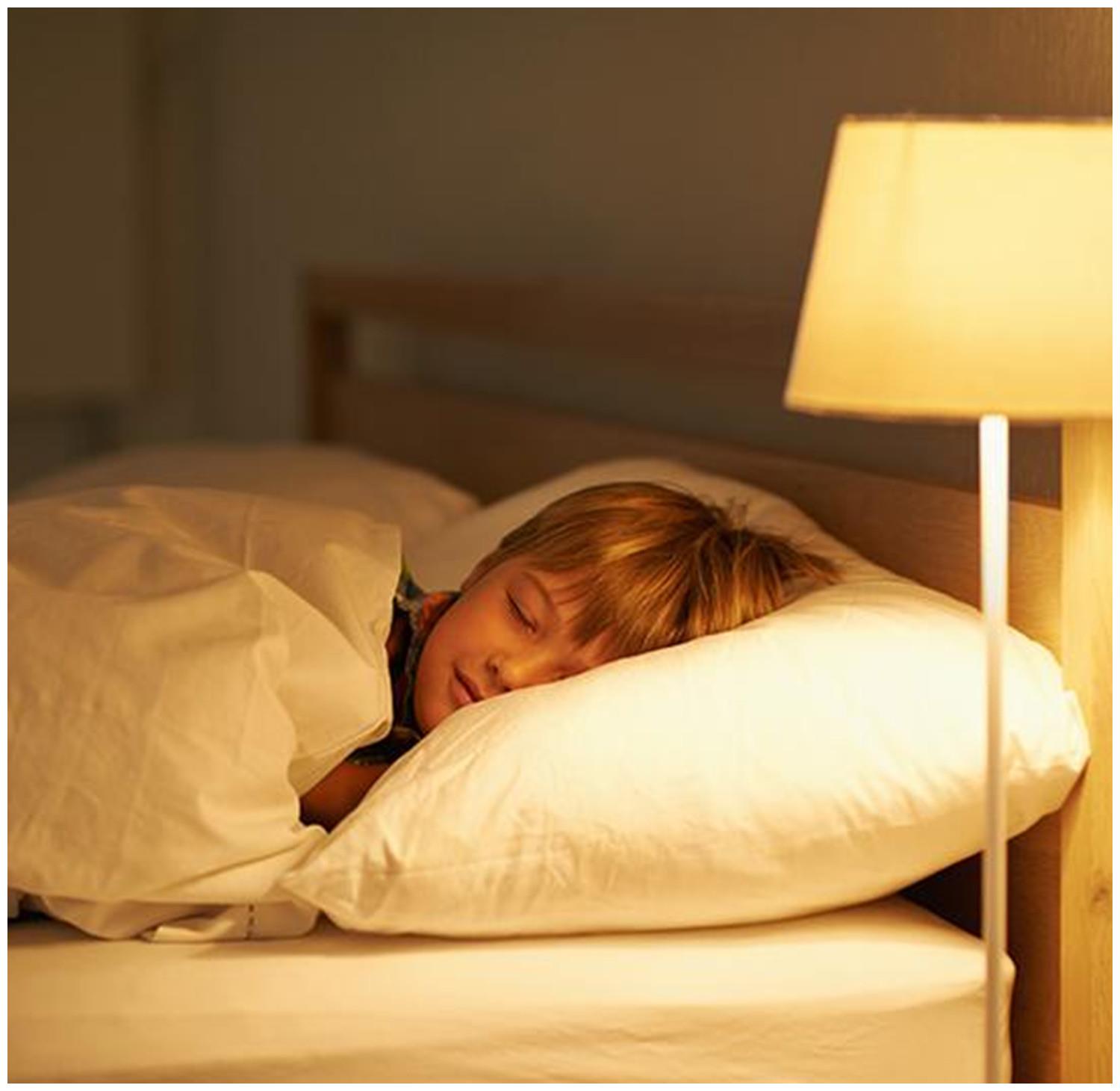 孩子怕黑不敢睡觉,除了认知水平的提高,还有这些原因,别忽视