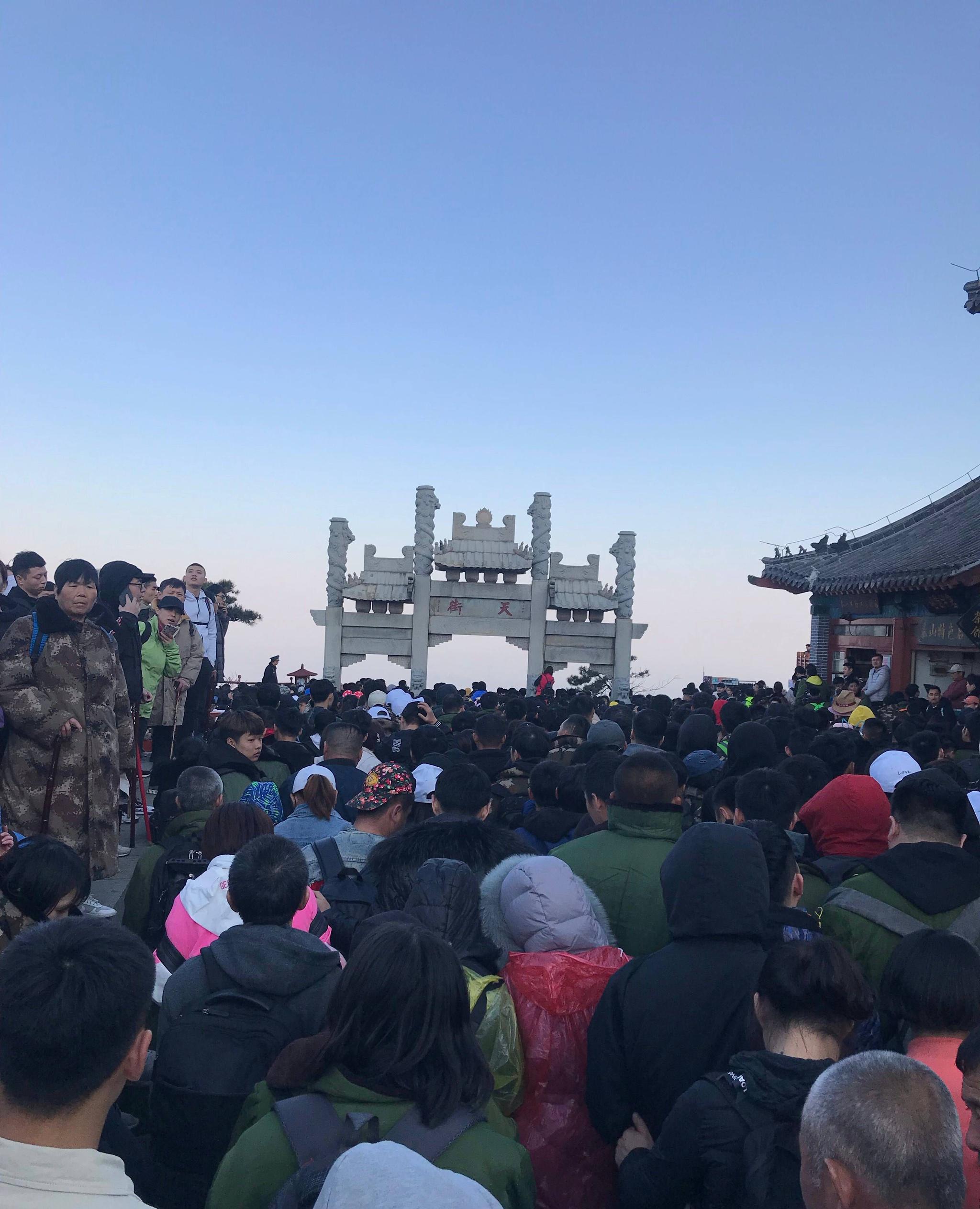 泰山五一期间人气爆棚