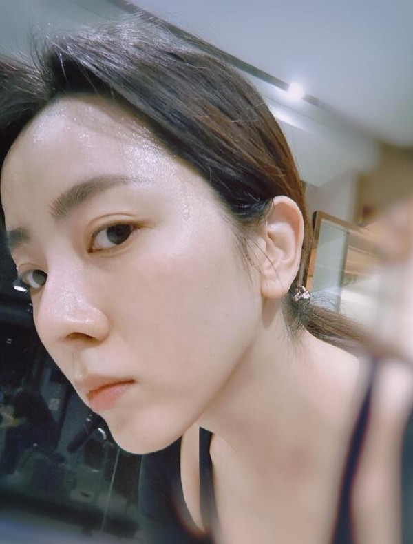 34岁央视主持人李思思素颜照曝光,面色红润皮肤白皙,女神范十足