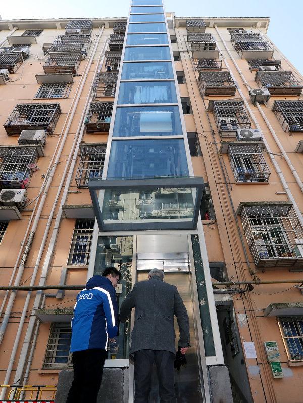 新规出炉,老旧小区有福了,老大爷不同意安装电梯也没用了