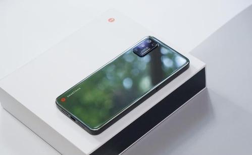 后置4800万主摄配备了索尼imx586,解析力很强, 1300超广角 800万长焦