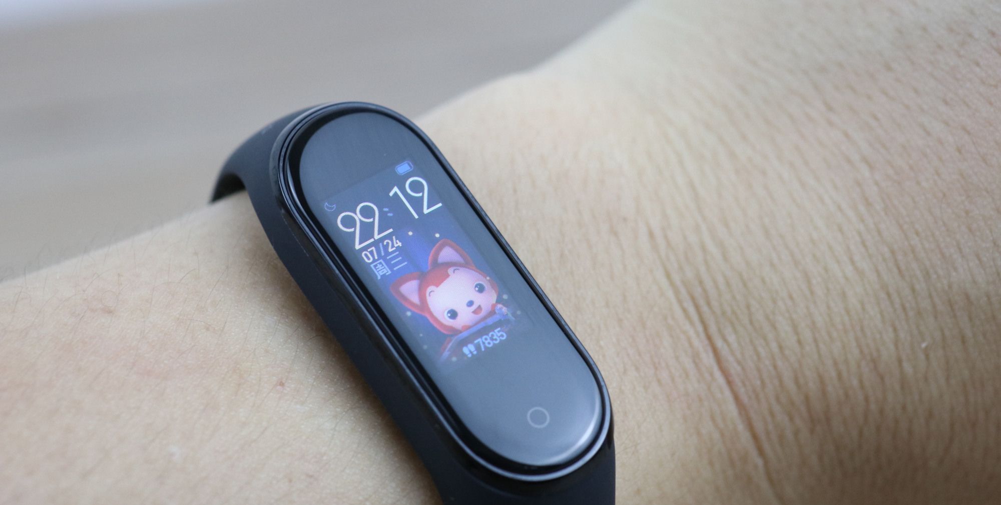 小米手环4开箱评测,彩屏加可换表盘,全新体验