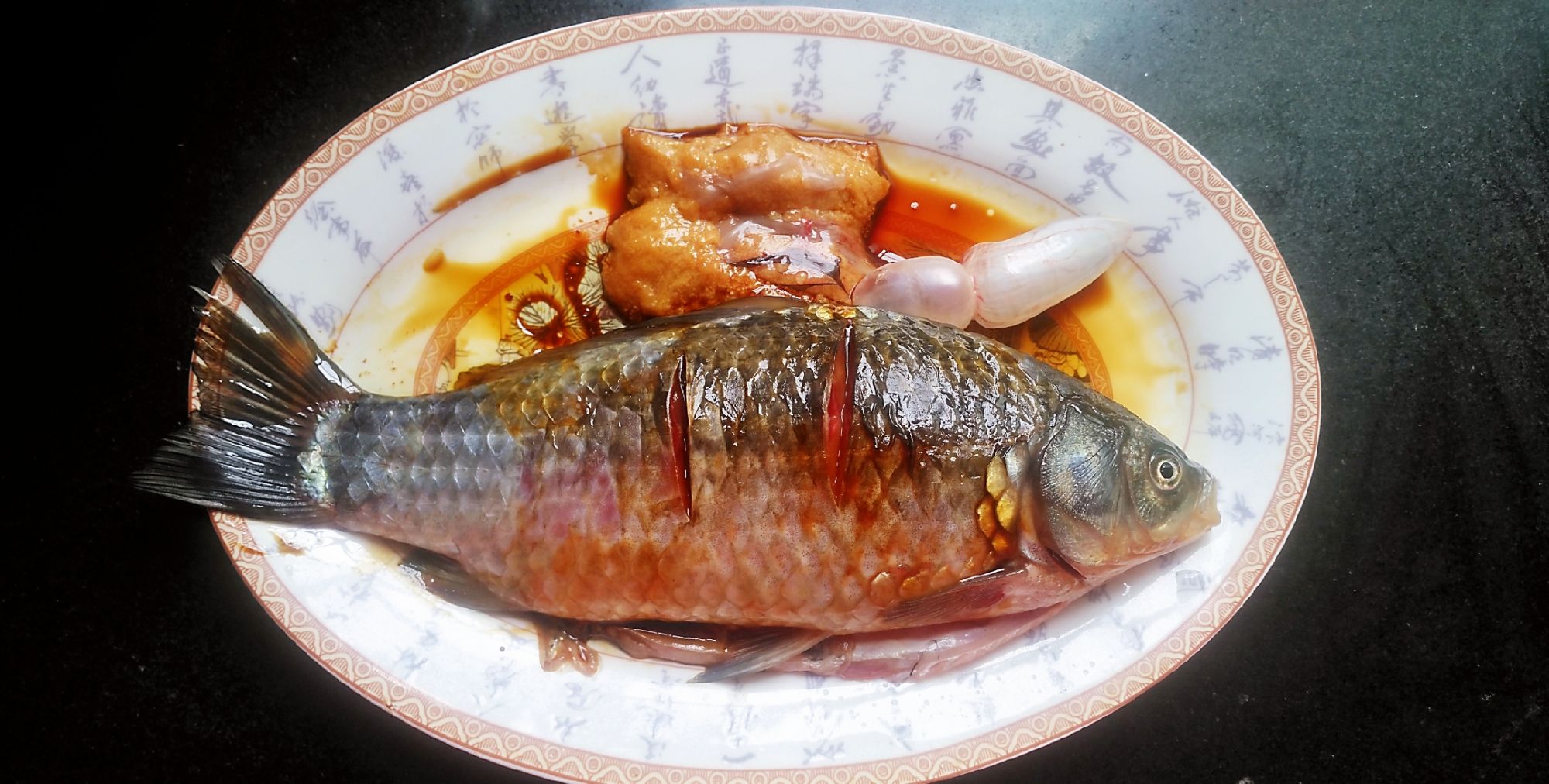 营养美味的鲫鱼在江南非常受欢迎,今天做一个家常红烧鲫鱼