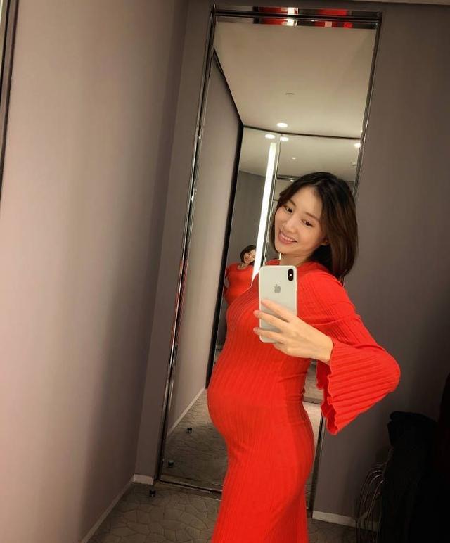 她被称为体操女神,怀孕仍做一字马,老公是1米58是奥运五冠王|周捷