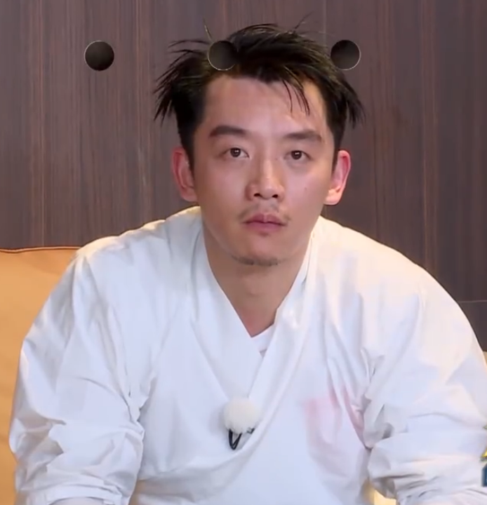 撕名牌暴露跑男智商,郑恺2次复活仍被撕,李晨