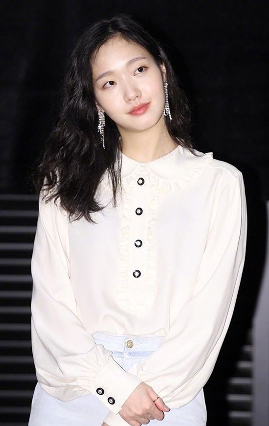 14日下午,韩国演员金高银出席了在首尔永登浦区cgv举办的电影《边山》