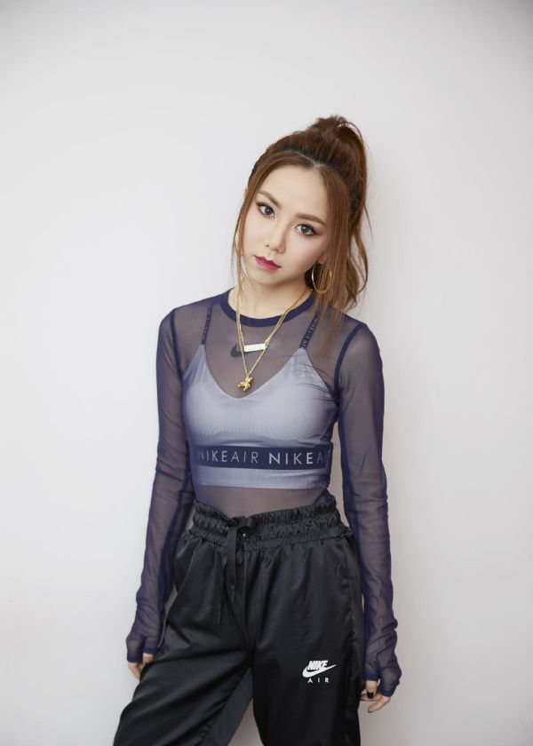 邓紫棋身穿黑色透明上衣,格外迷人_高清图集_新浪网