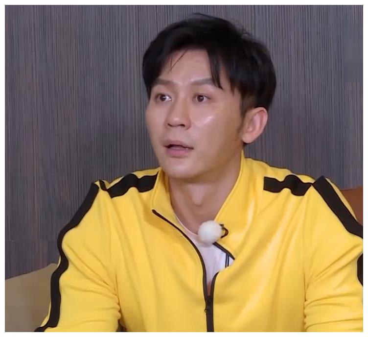 撕名牌暴露跑男智商,郑恺2次复活仍被撕,李晨