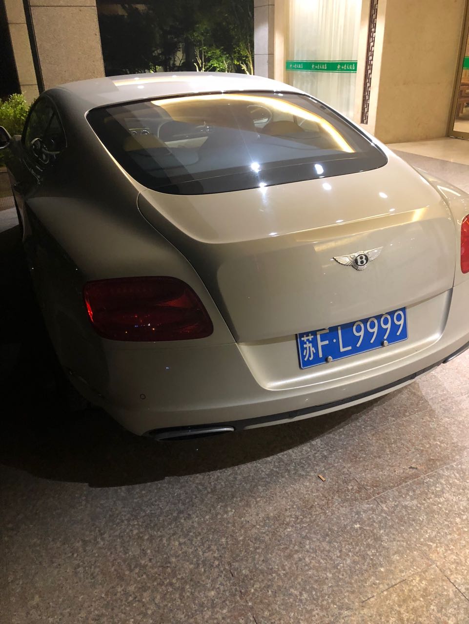 实拍南通如东土豪的宾利欧陆gt,车牌9999!