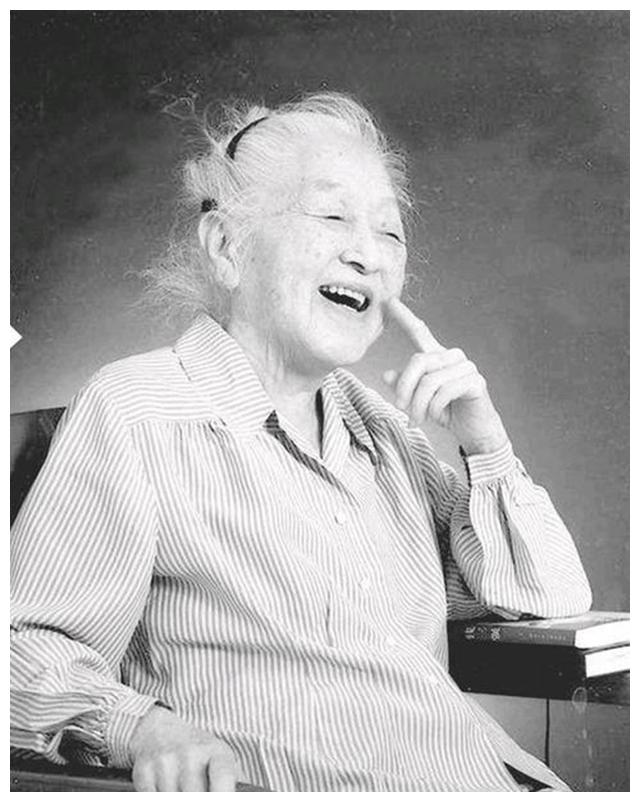 1943年,德国和法国开始放开通信,而此时的何泽慧已经和家人失去了联系