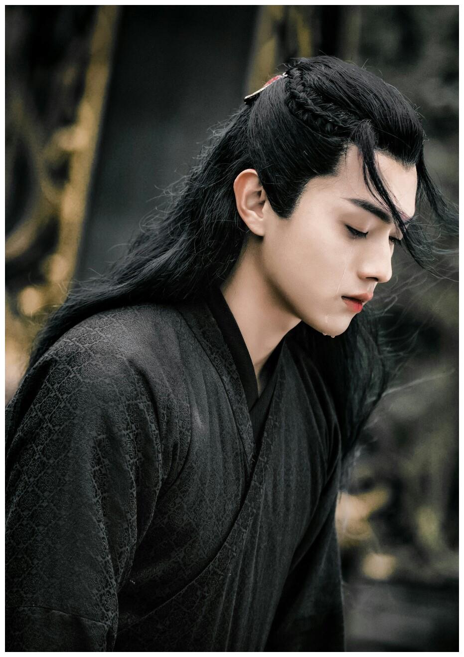 令人惊艳的黑衣男神,肖战朱一龙邓伦帅气,看到任嘉伦:心动了