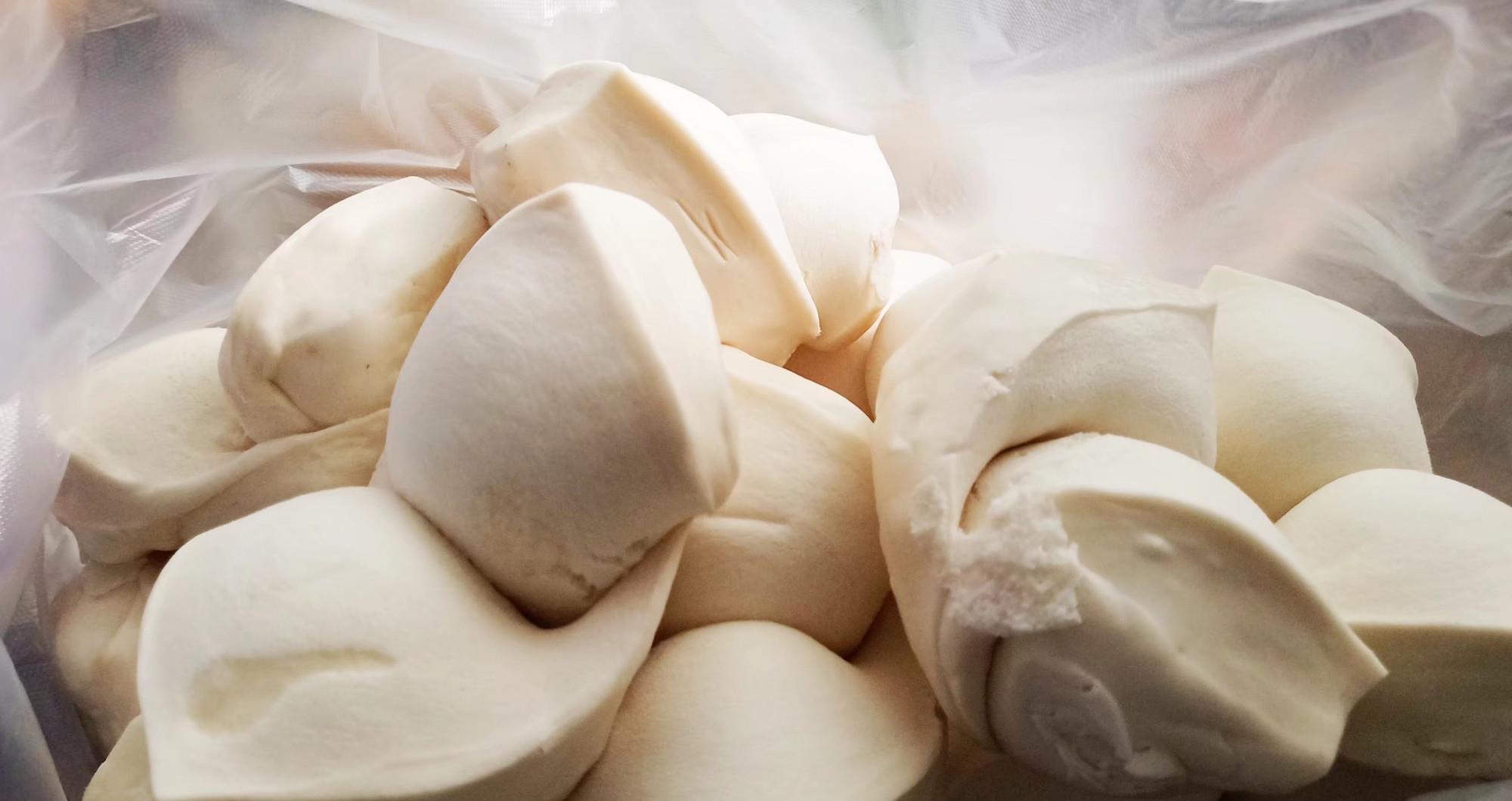 莹白如玉美观美味呈心心相连状的旬邑花子馍