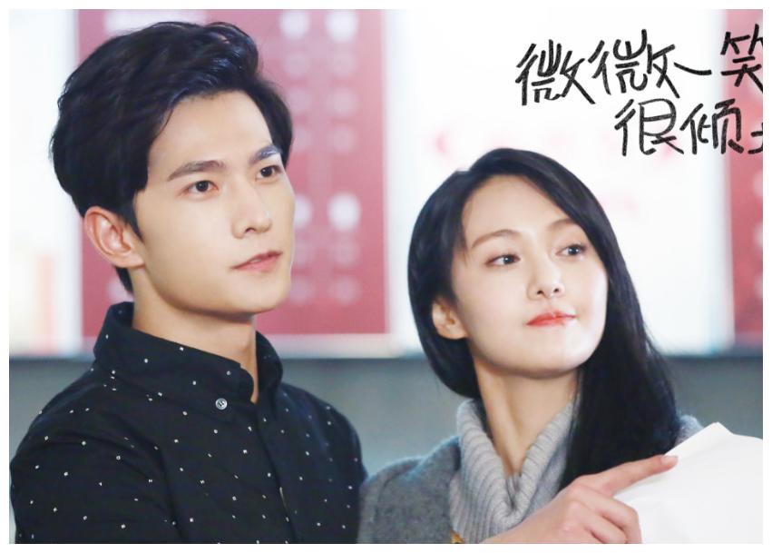 《微微一笑很倾城》由郑爽,杨洋,毛晓彤,白宇,牛骏峰,郑业成,崔航等