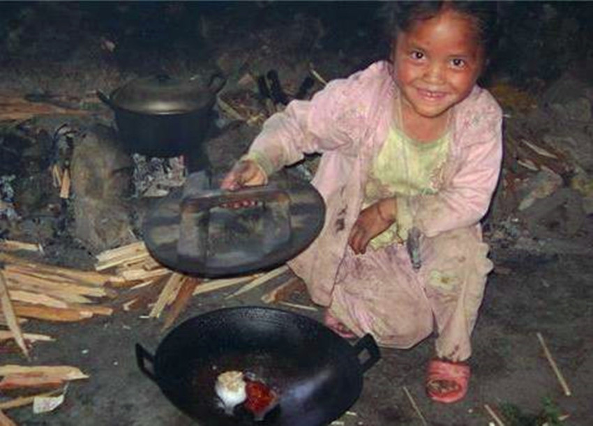 实拍贫困家庭的春节