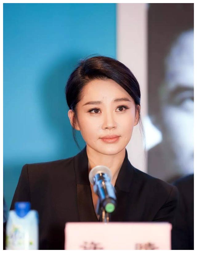 50岁许晴身材仍如少女,然感情坎坷至今未嫁,实在让人惋惜