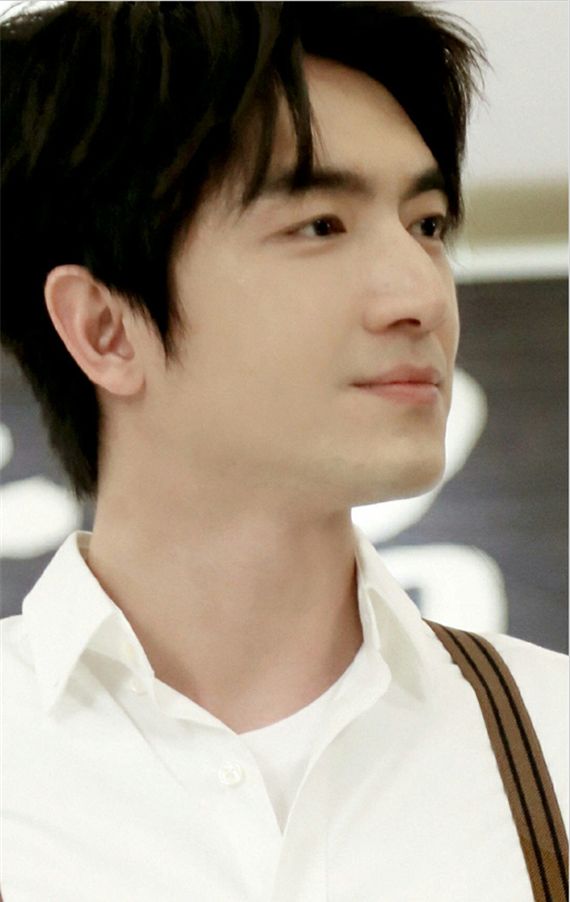 剑眉星目,玉树临风,满屏的帅气 林更新的颜值到底什么水平?