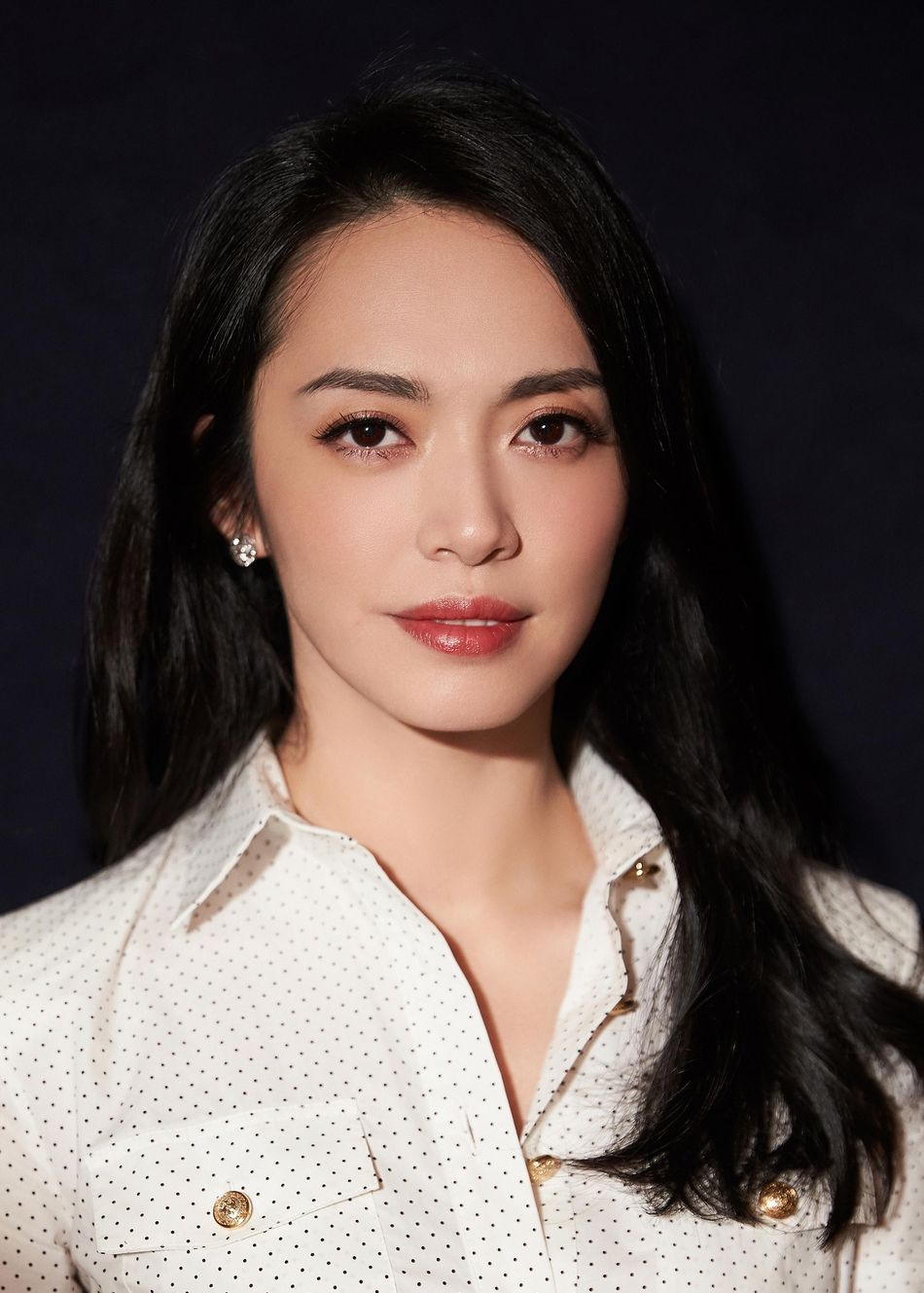 跟着姚晨学穿职业装,你也能走出"苏明玉"的气场,太霸气