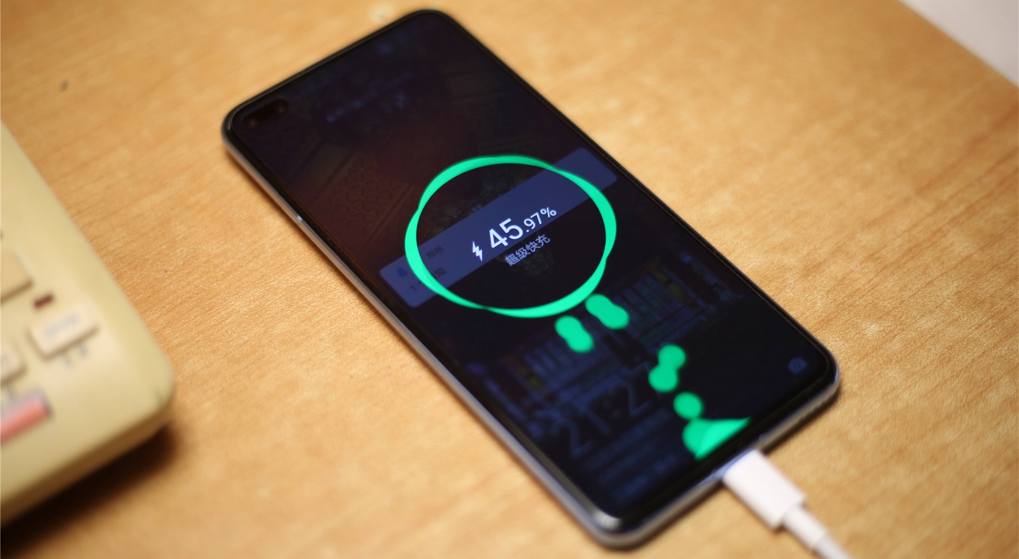 当荣耀v30 pro充电10分钟后,电量充至31.34%.