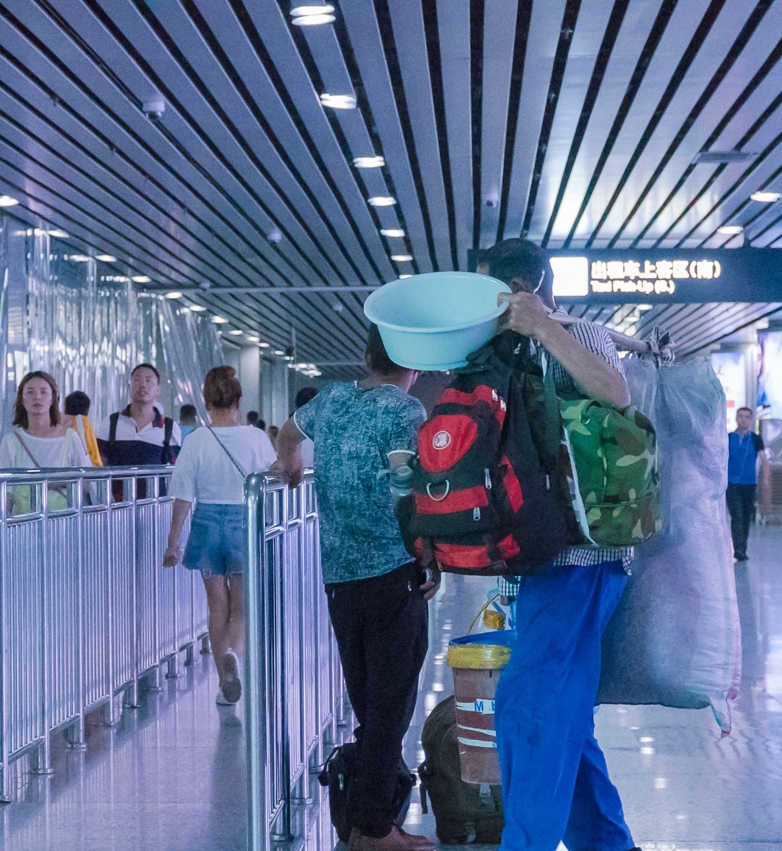 游走在城市里的打工者_高清图集_新浪网