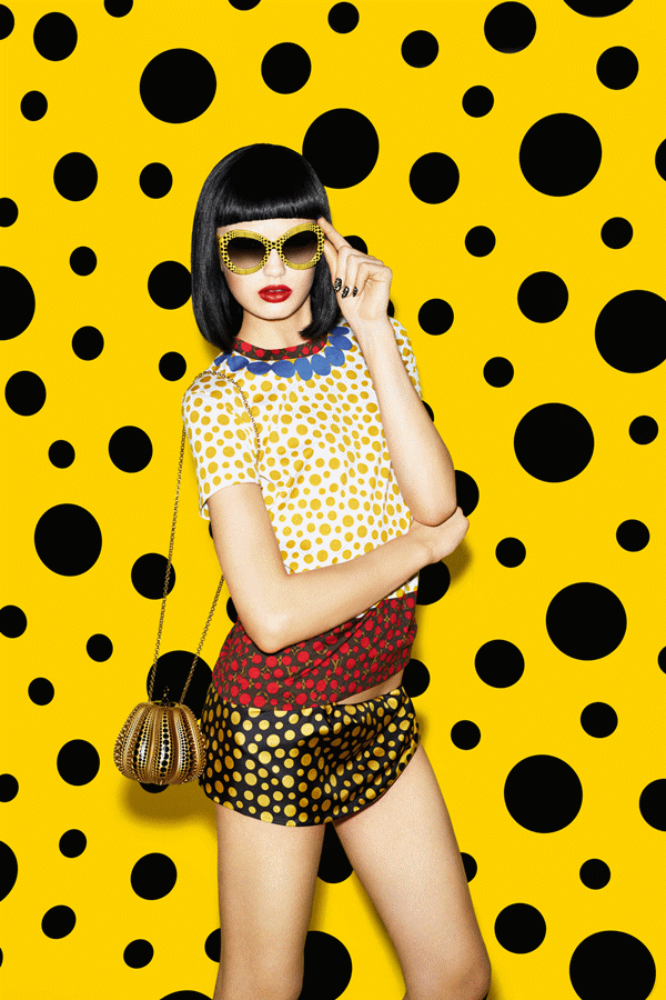 这种玩转图案和色彩的波普艺术在今天的服装穿搭上,可以说是凸显了