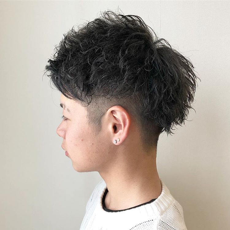 男生烫发卷发发型让男人变的时尚起来