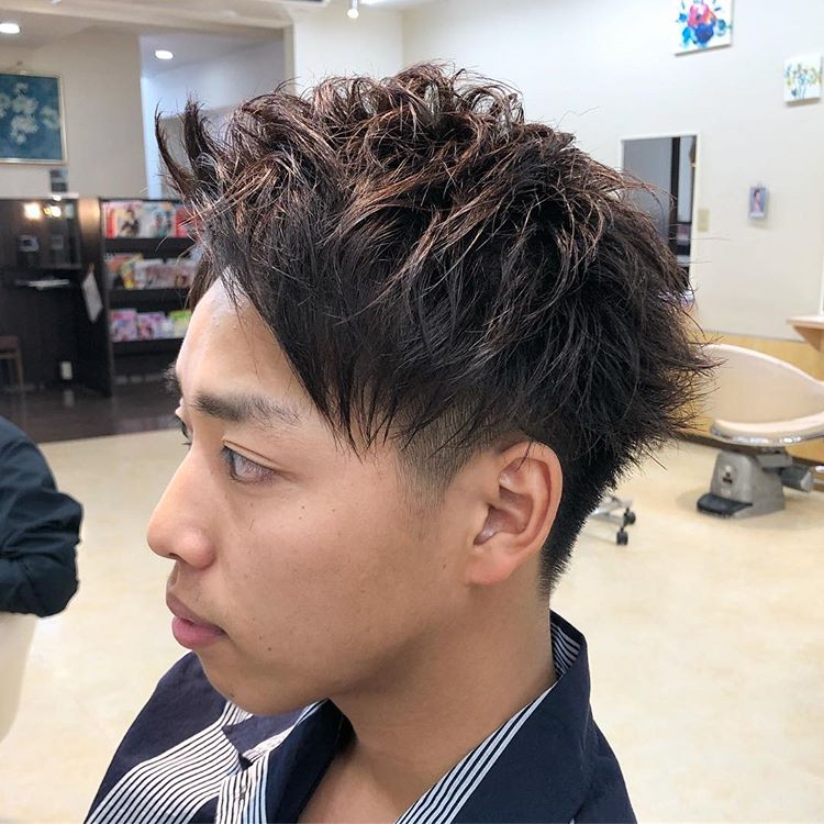 男生烫发卷发发型让男人变的时尚起来