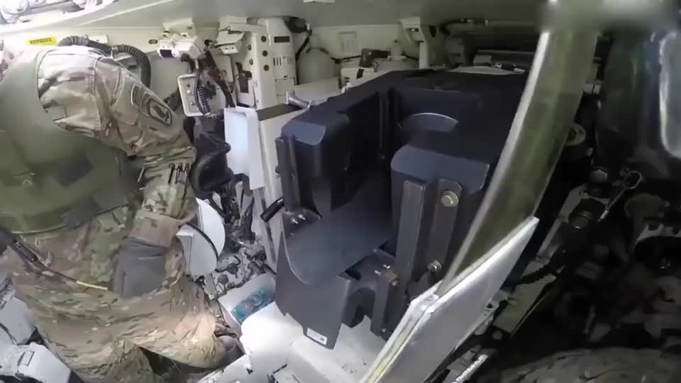实拍m1a2艾布拉姆斯坦克内部结构