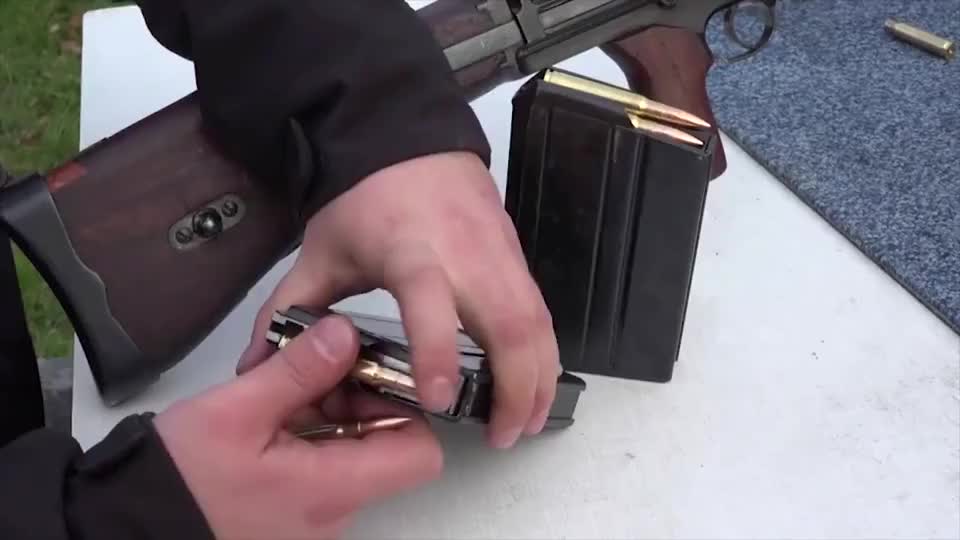 捷克zb30轻机枪弹匣供弹造型独特