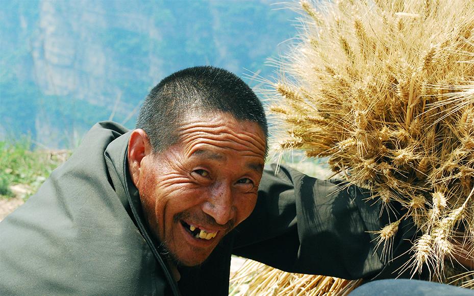 他的形象在我的镜头中升华,这不仅仅是一个山区农民的形象,一个普通