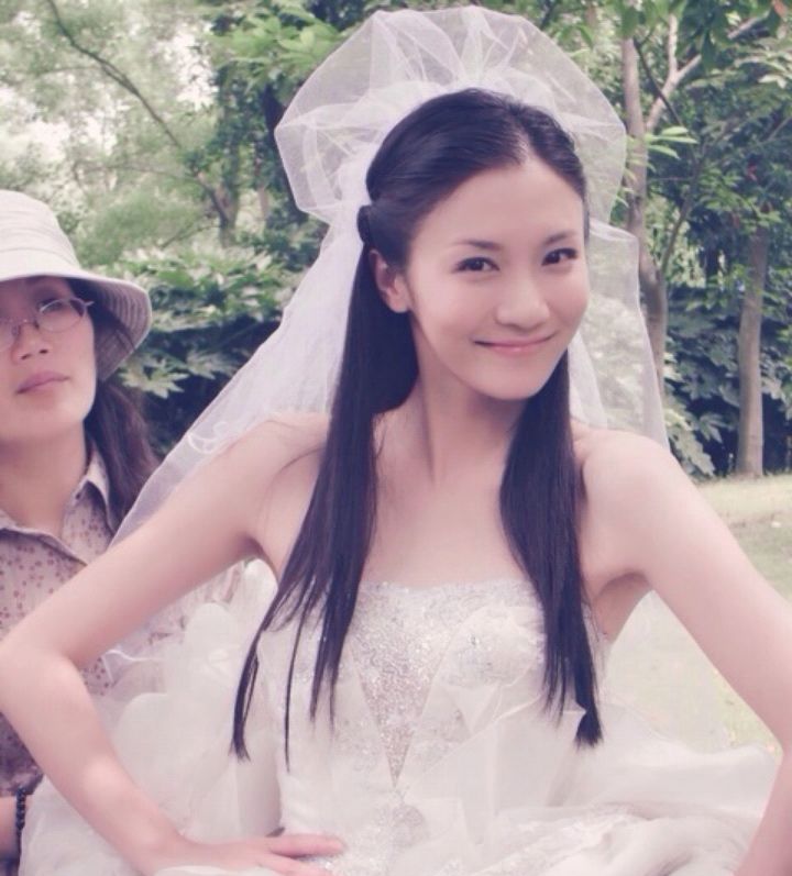 王黎雯和杨烁的"绯闻女主"艾米美照,最后一张很适合杨烁的新闻