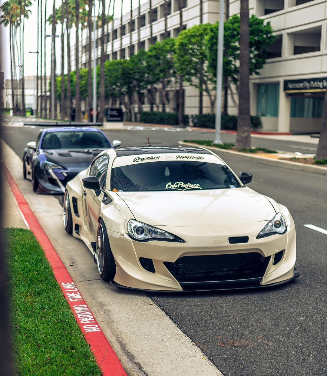 两台超宽体丰田86的街拍组合!