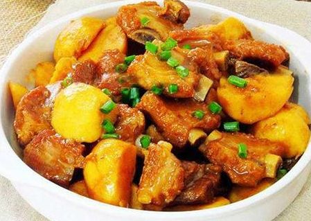 营养美味的土豆烧排骨,快来尝试做一下吧!