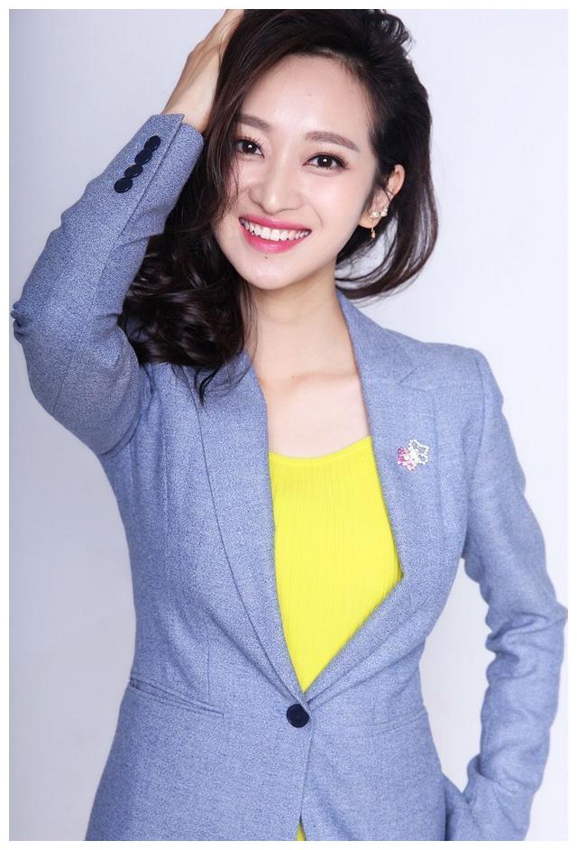 宋扬在前些年里低调离婚,但他如今又迎娶了比自己小12岁的娇妻周蕾