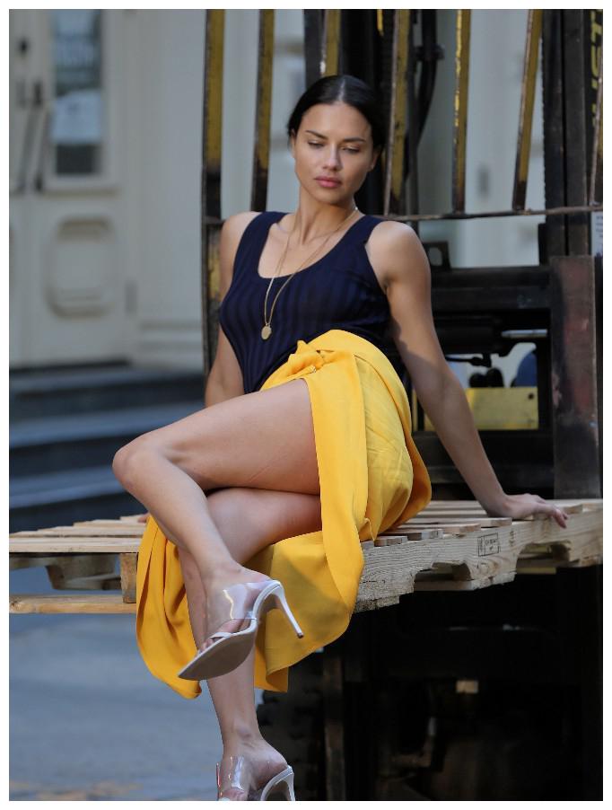 36岁的维密超模,巴西天使利马美国纽约街拍,出租车顶拍大片