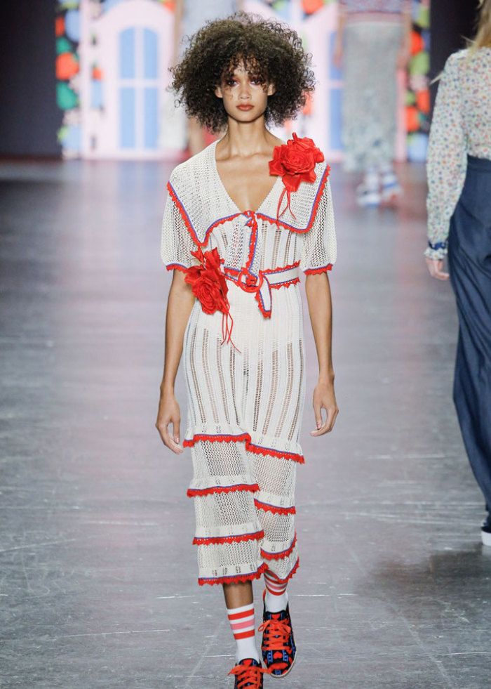 魅力搭配:想要光彩照人,那就多看看时尚大秀模特的百变造型