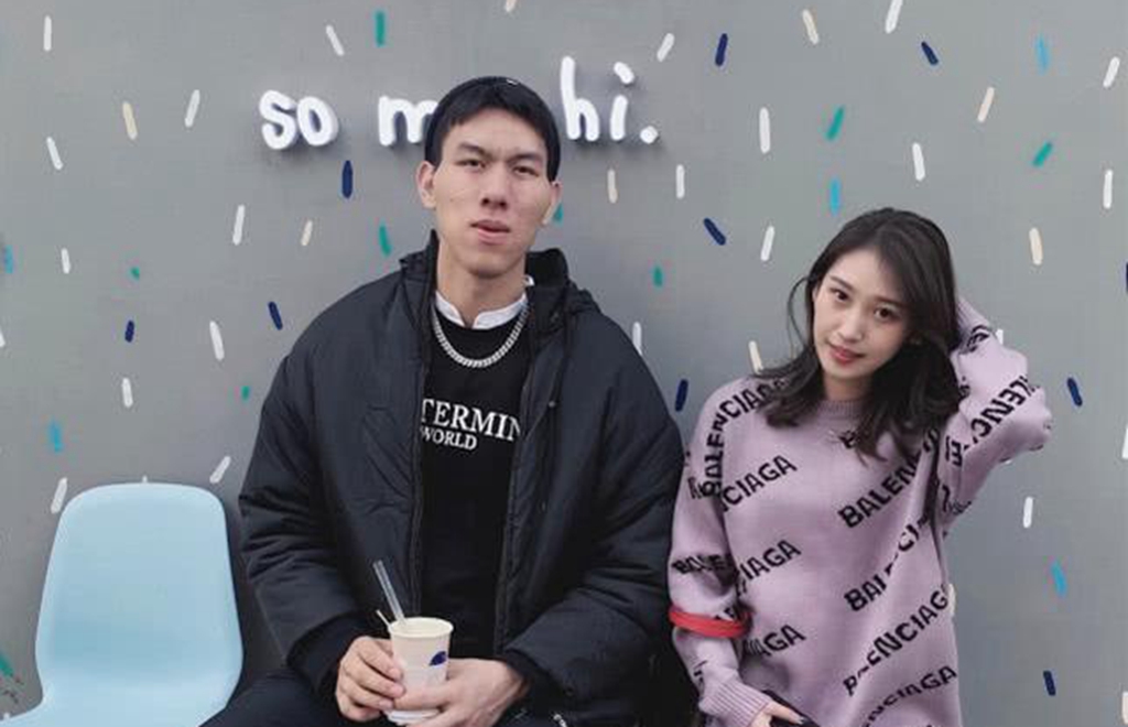 与王少杰不同,女友对他死心塌地