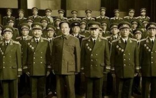 解放军“三杨”战功赫赫, 55年授衔都是上将军衔, 他们分别是谁?|军衔|上将|解放军|授衔|杨得志_新浪新闻