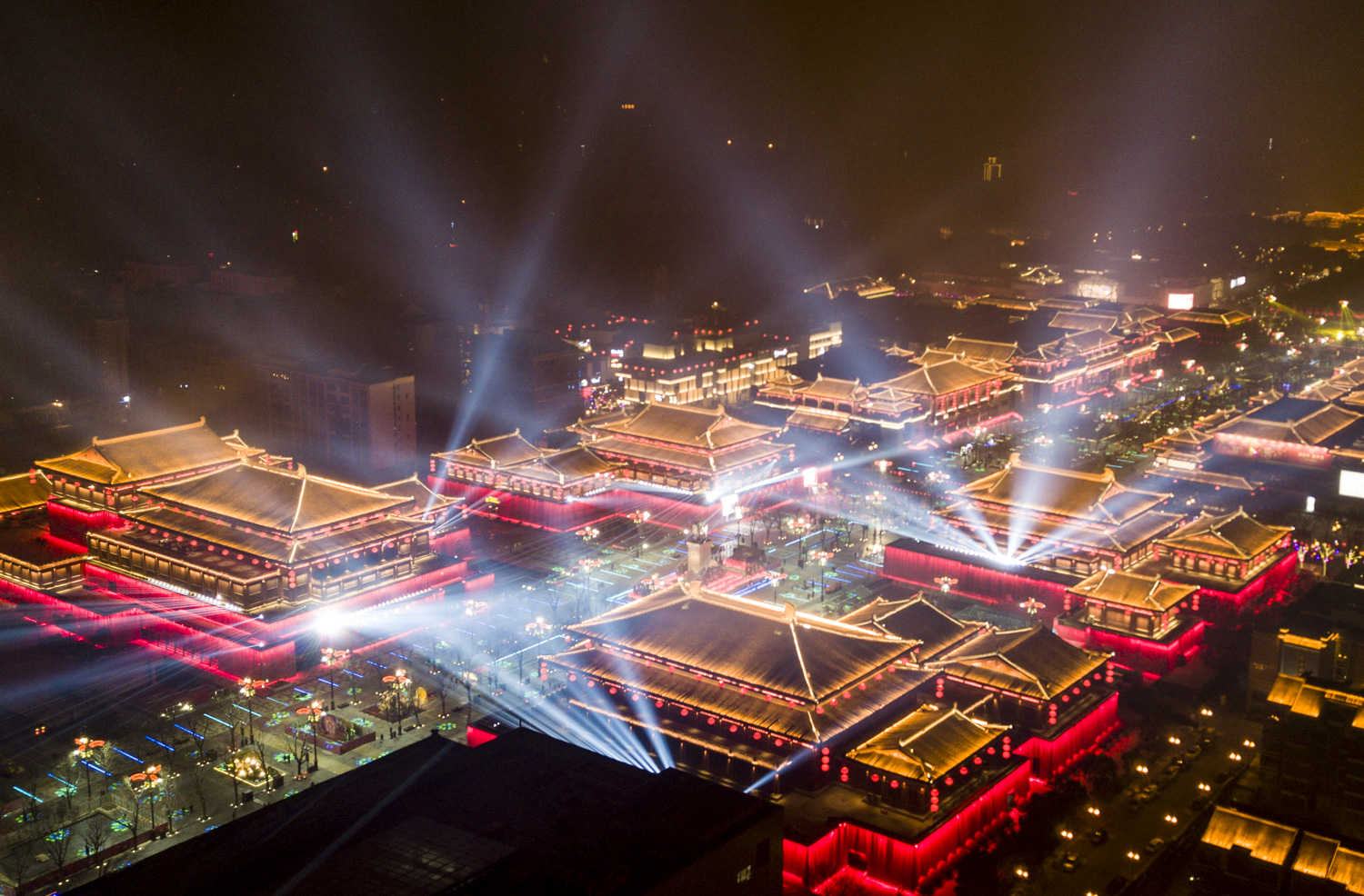 航拍西安大唐不夜城跨年夜灯火辉煌