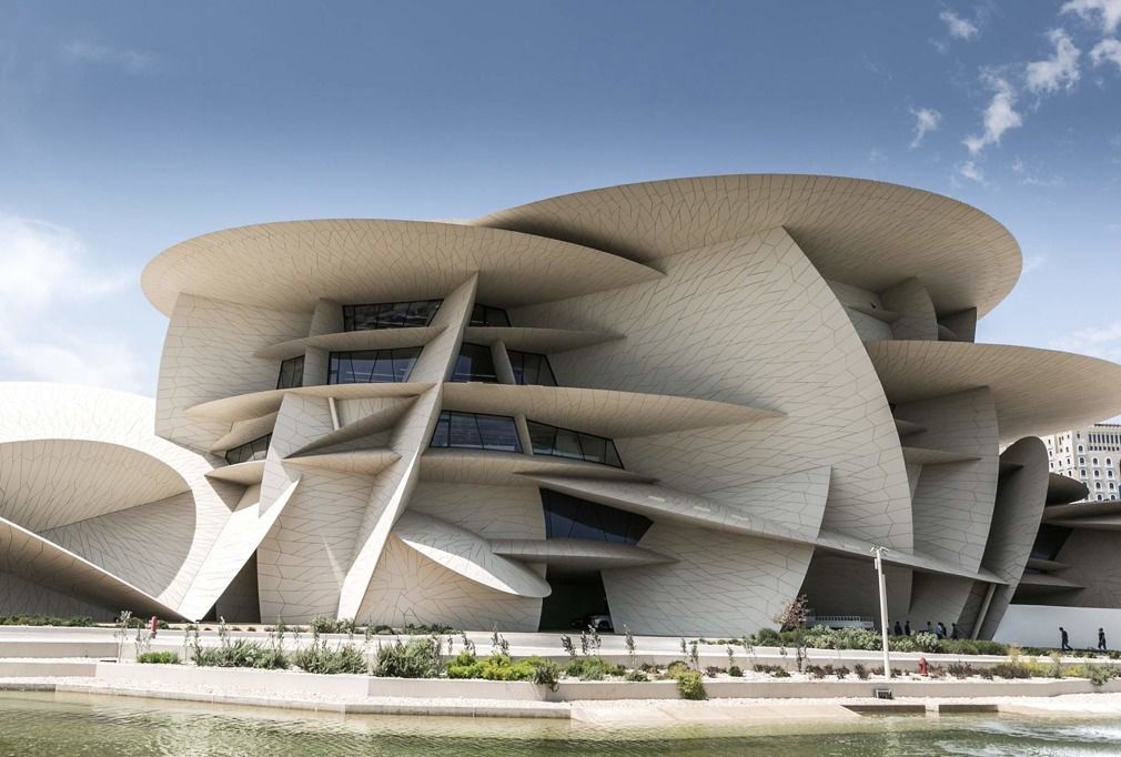 成新地标卡塔尔国家博物馆营业外形如沙漠玫瑰