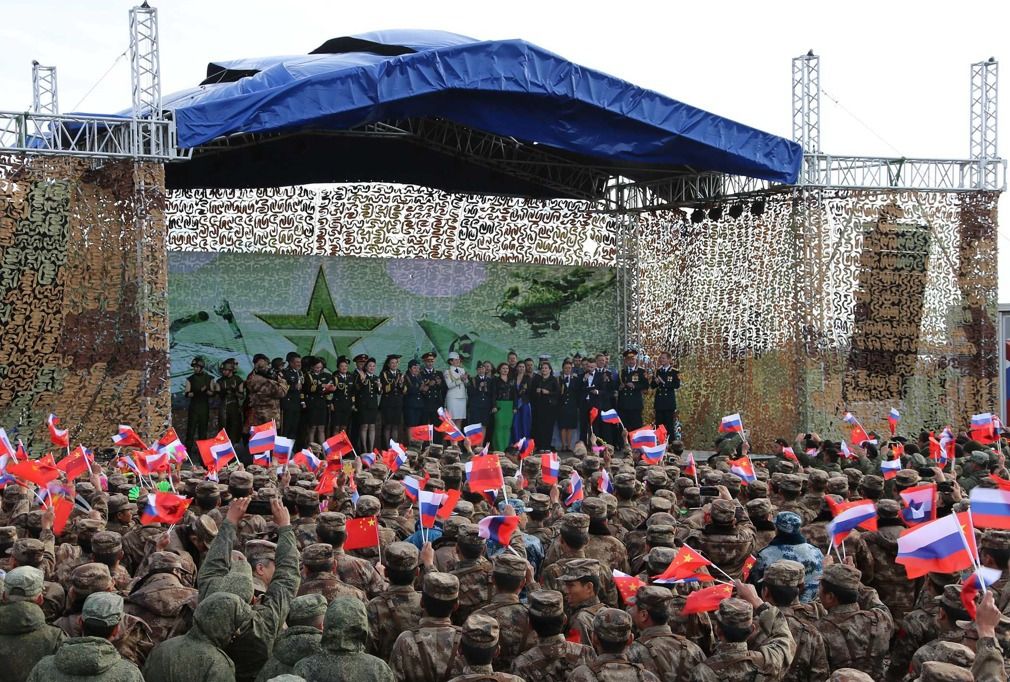"东方2018"军演花絮,中俄举行联合演出,女兵亮相表演进行慰问