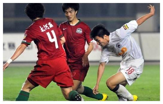 昔日中超队新球衣曝光!网友:降级的好处之良心