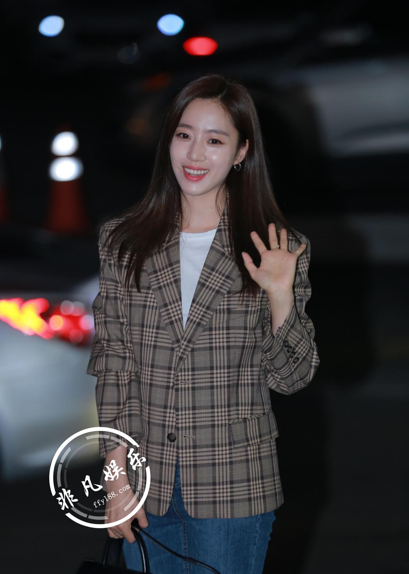 咸恩静朴施厚出席《lovely horribly》杀青宴!