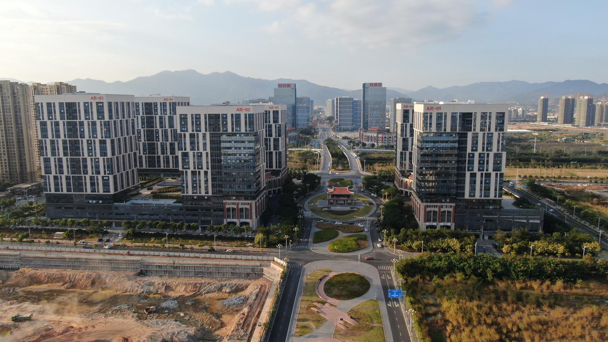 航拍厦门岛外软件园三期,一栋栋的高楼林立__财经头条