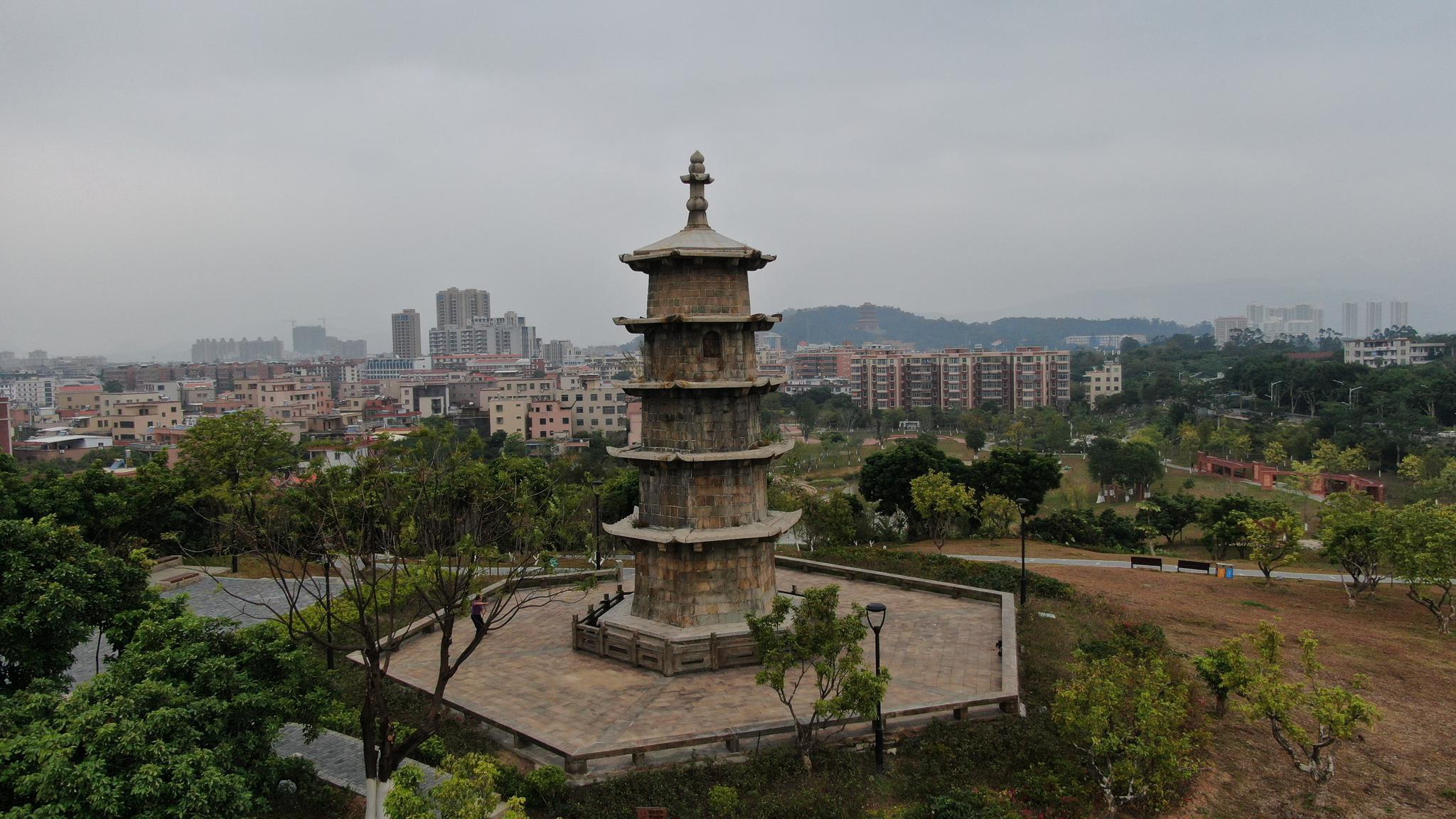 屹立在福建沿海厦门同安的文笔古塔公园景色