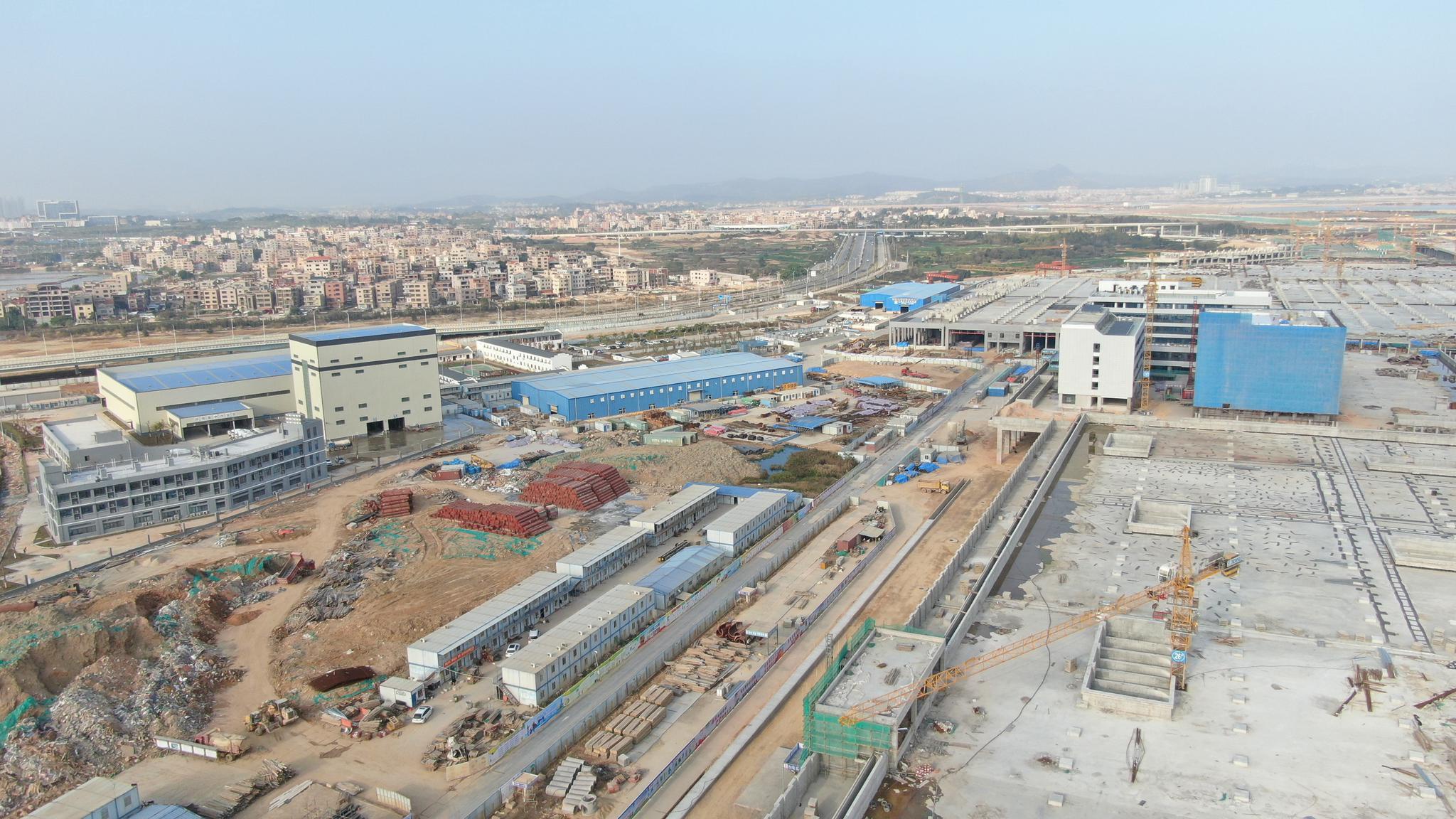 航拍厦门岛外正在修建的蔡厝地铁车场站,以后会带动整个村的发展