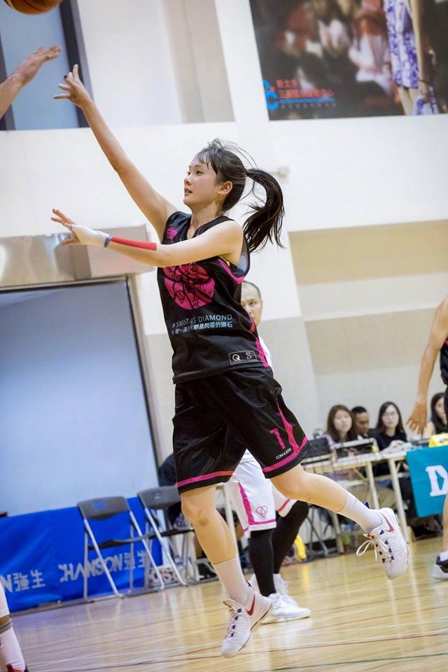 超清纯的篮球女神!亲自上场跟男生打球啊